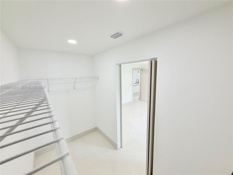 Spacious, unfurnished interior of a new home in , Lehigh Acres (Image 55).
