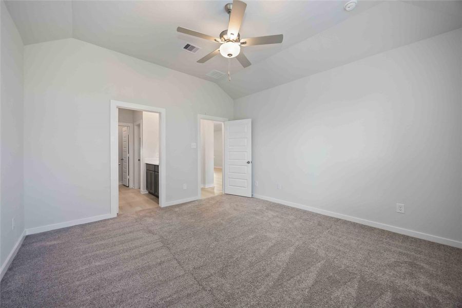 Spacious, unfurnished interior of a new home in Bluestem, Brookshire (Image 16).