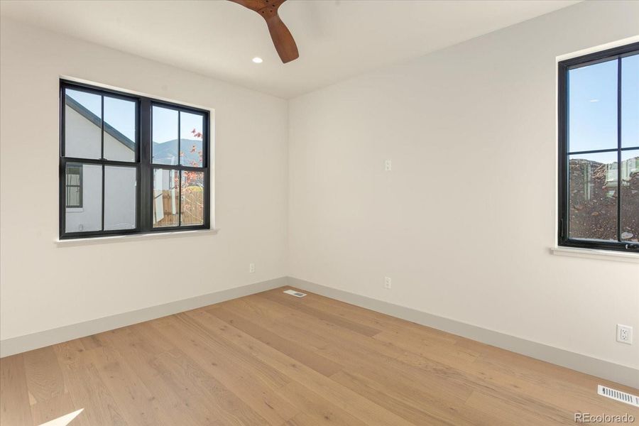 Spacious, unfurnished interior of a new home in , Salida (Image 14).