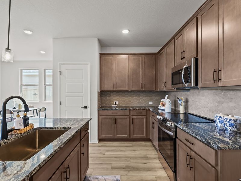Furnished interior view inside a new home in Hannah Heights, Seguin (Image 12).