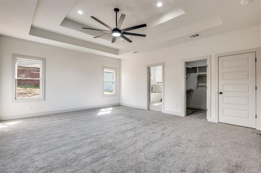 Spacious, unfurnished interior of a new home in , Dallas (Image 18).