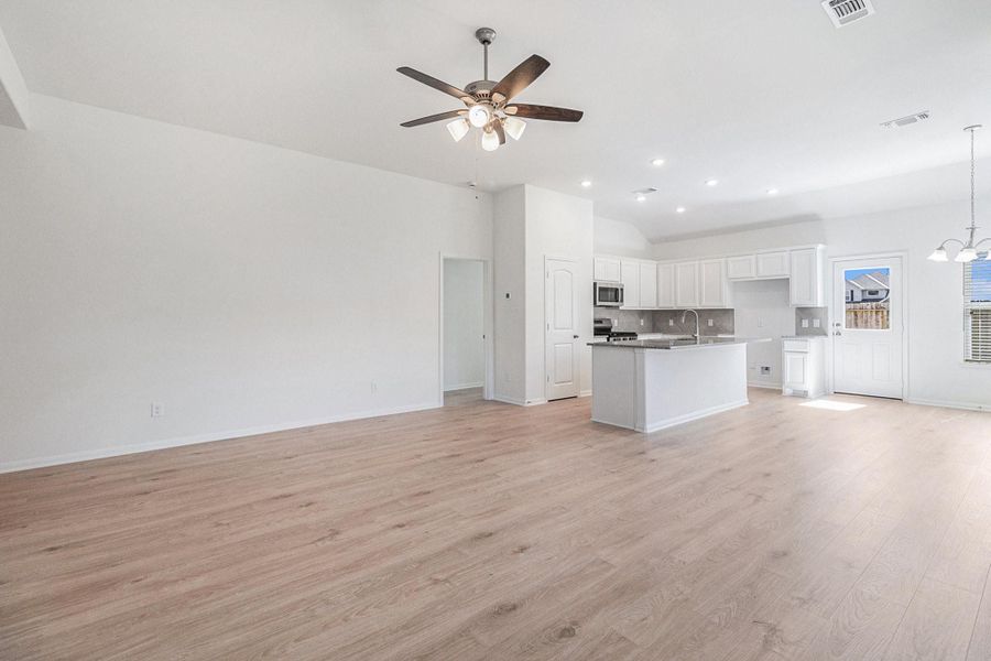 Spacious, unfurnished interior of a new home in Columbia Lakes, West Columbia (Image 16).