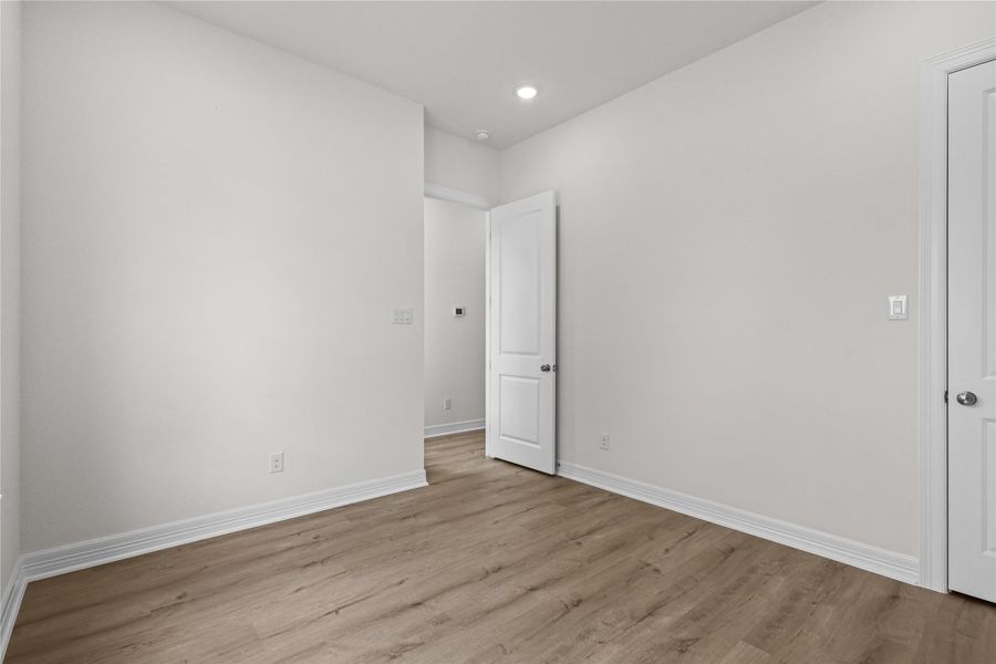 Spacious, unfurnished interior of a new home in , Angleton (Image 23).