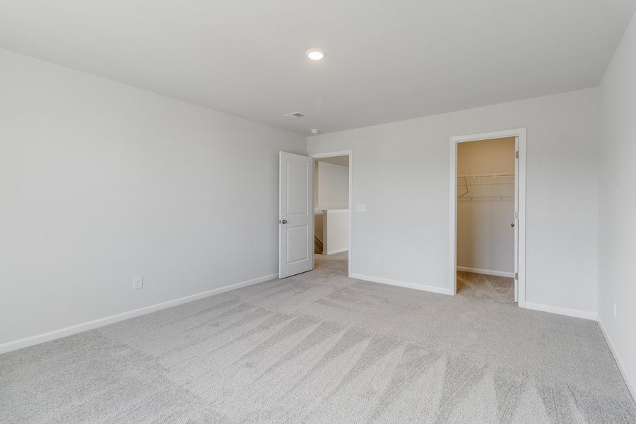 Spacious, unfurnished interior of a new home in Winston Point, Gilbert (Image 30).