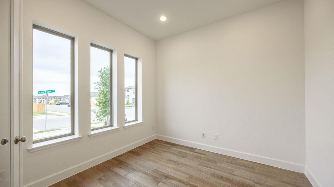 Spacious, unfurnished interior of a new home in Flora, Hutto (Image 6).