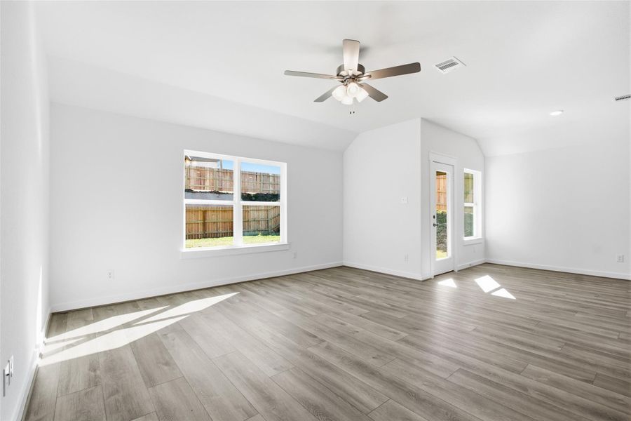 Spacious, unfurnished interior of a new home in Mostyn Springs, Magnolia (Image 27).