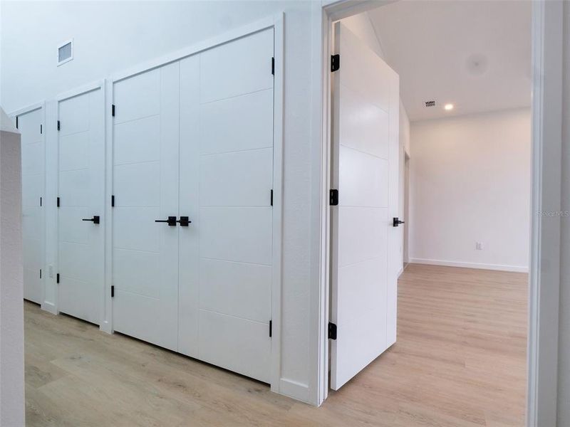 Spacious, unfurnished interior of a new home in , St. Petersburg (Image 16).
