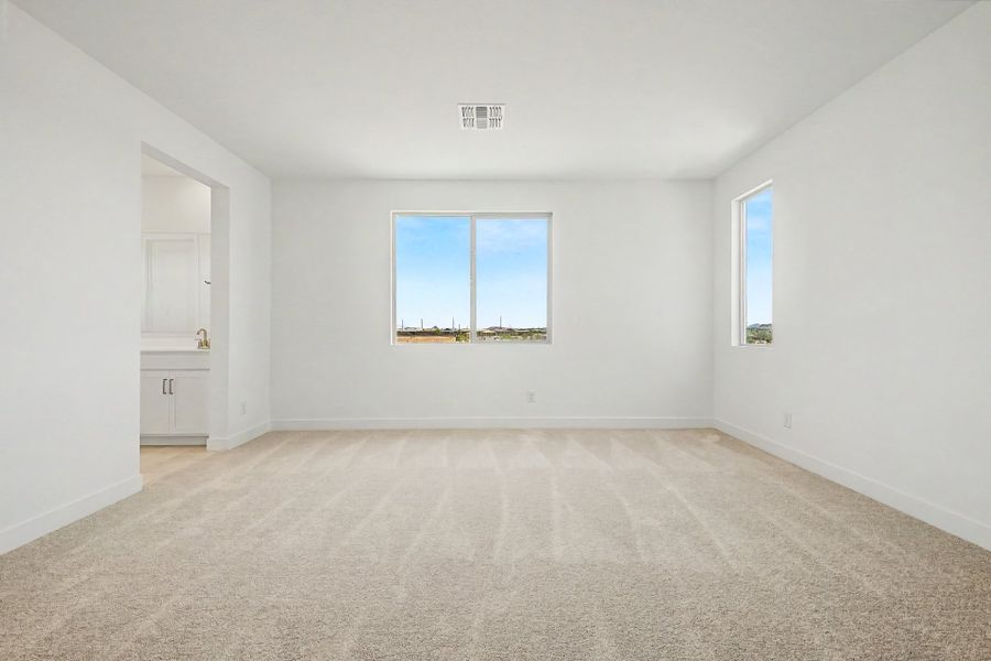 Spacious, unfurnished interior of a new home in Bella Vista Farms, San Tan Valley (Image 9).