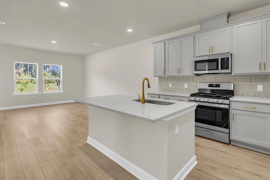 Similar Palmetto floorplan with Serene Collection. Features and finishes vary.