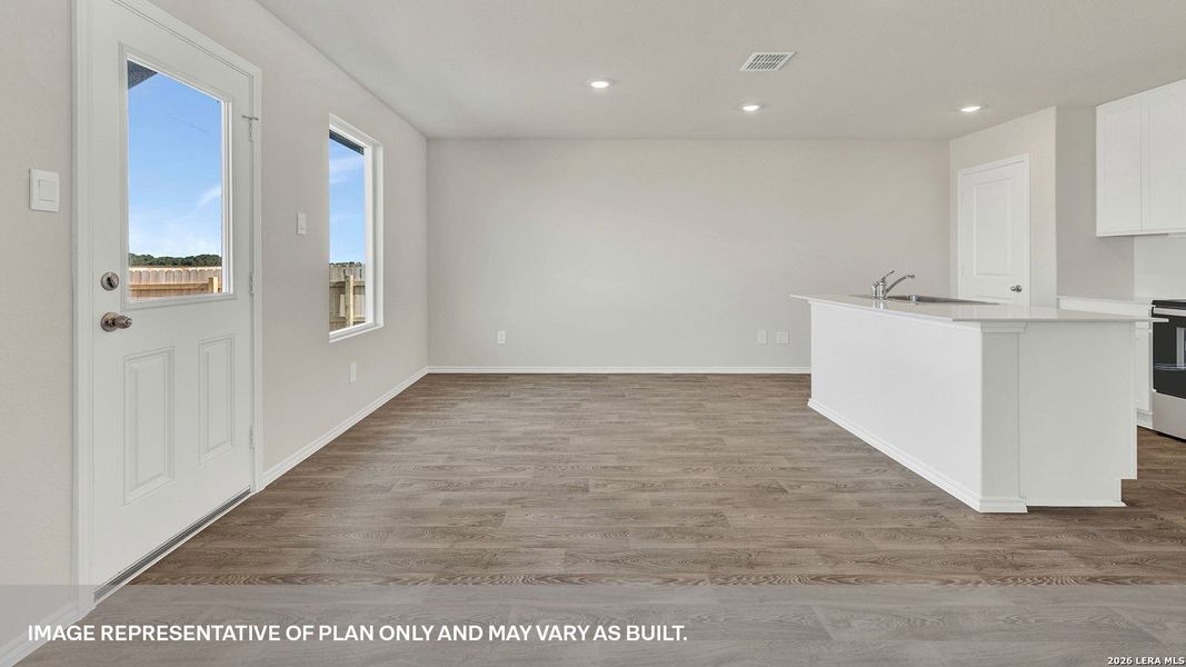 Spacious, unfurnished interior of a new home in Swenson Heights, Seguin (Image 13).