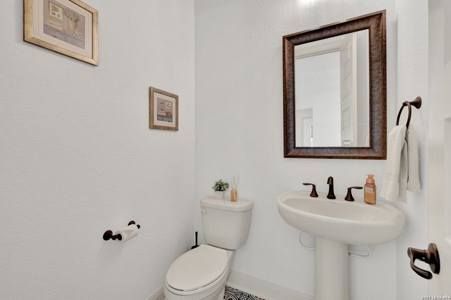 Furnished interior view inside a new home in Waldsanger, New Braunfels (Image 28).