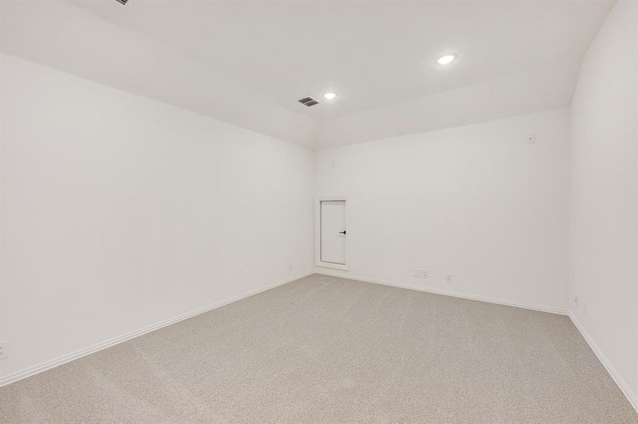 Spacious, unfurnished interior of a new home in Wildflower Ranch 60-65, Fort Worth (Image 31). Spacious, unfurnished interior of a new home in Wildflower Ranch 60-65, Fort Worth (Image 31).