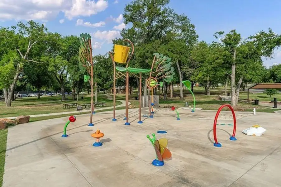 Community amenities in , McKinney (Image 5).