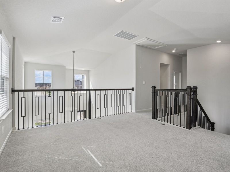 Spacious, unfurnished interior of a new home in Remington Ranch, San Antonio (Image 22).