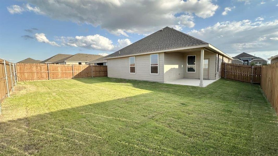 Exterior details and patio area of a home in Rock Creek Ranch, Fort Worth (Image 3).