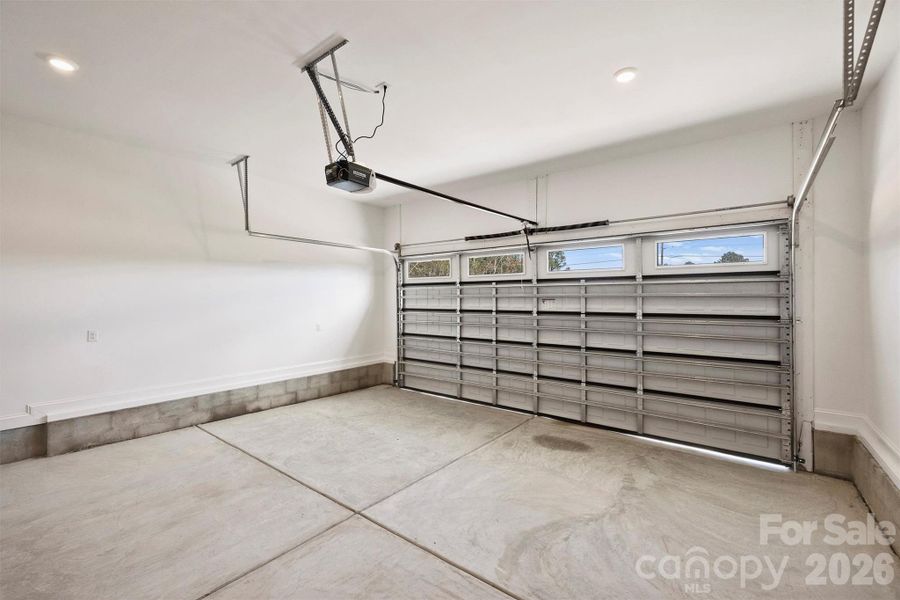 Spacious, unfurnished interior of a new home in , Lincolnton (Image 33).