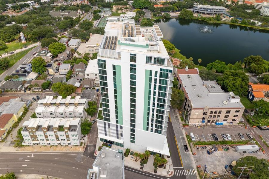 Condo located in St. Petersburg, FL showcasing its design and architecture (Image 48).