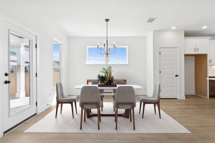 Dining Area (Staged) Dining Area (Staged)