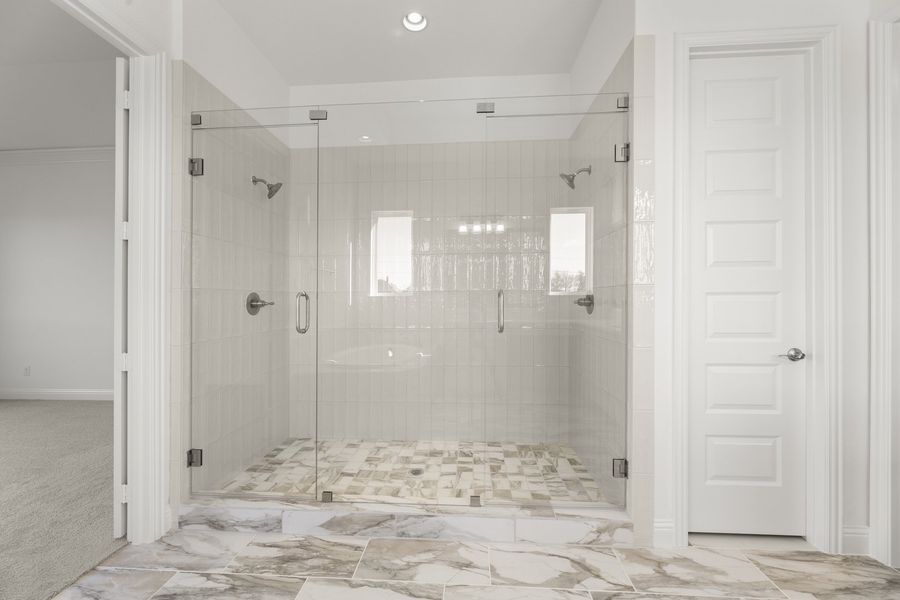 Spacious, unfurnished interior of a new home in Nelson Lake Estates, Rockwall (Image 26). Spacious, unfurnished interior of a new home in Nelson Lake Estates, Rockwall (Image 26).