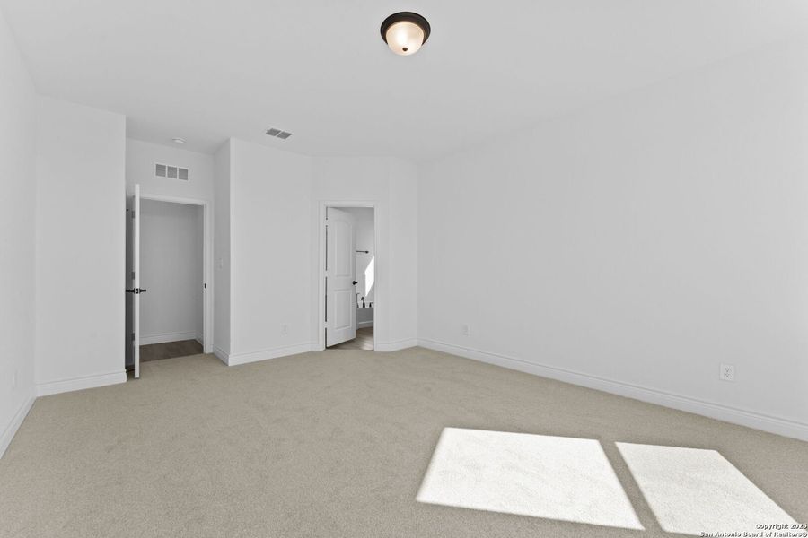 Spacious, unfurnished interior of a new home in Lily Springs, Seguin (Image 24).