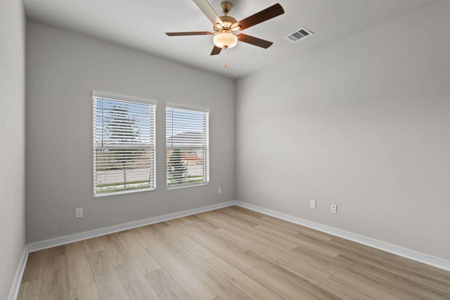 Spacious, unfurnished interior of a new home in Laurel Landing, Alvin (Image 26). Spacious, unfurnished interior of a new home in Laurel Landing, Alvin (Image 26).