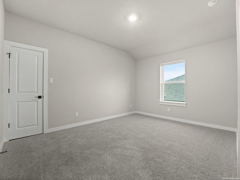 Spacious, unfurnished interior of a new home in Saddle Creek Ranch, Cibolo (Image 20).