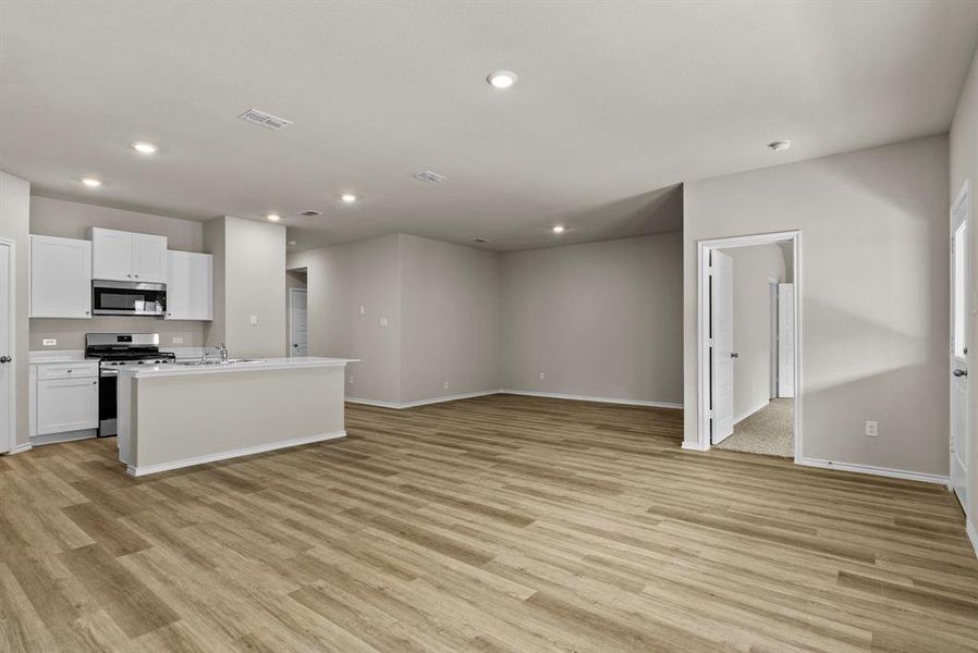 Spacious, unfurnished interior of a new home in , Fort Worth (Image 22).