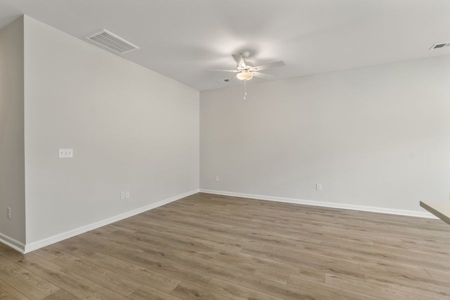 Spacious, unfurnished interior of a new home in Edwards Station, Taylors (Image 15).