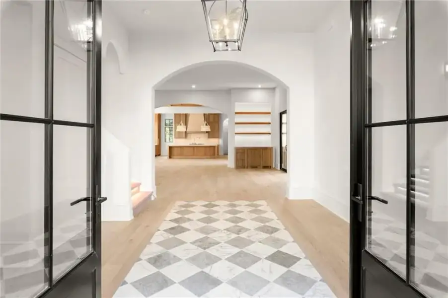 Spacious, unfurnished interior of a new home in , Alpharetta (Image 23).