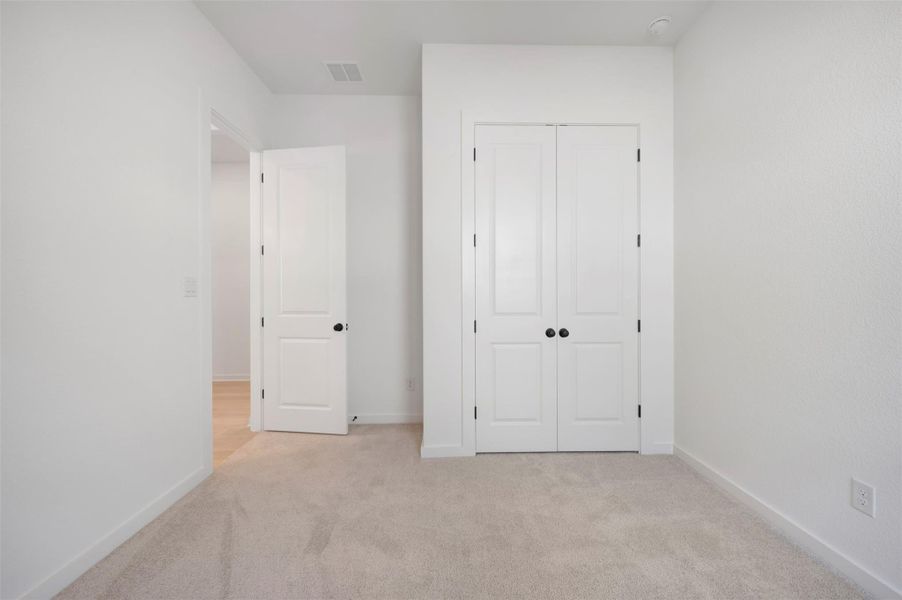 Spacious, unfurnished interior of a new home in Heritage, Dripping Springs (Image 29).