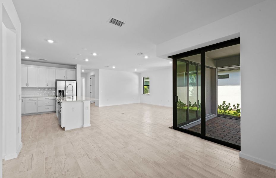 Spacious, unfurnished interior of a new home in Del Webb Naples, Immokalee (Image 33).