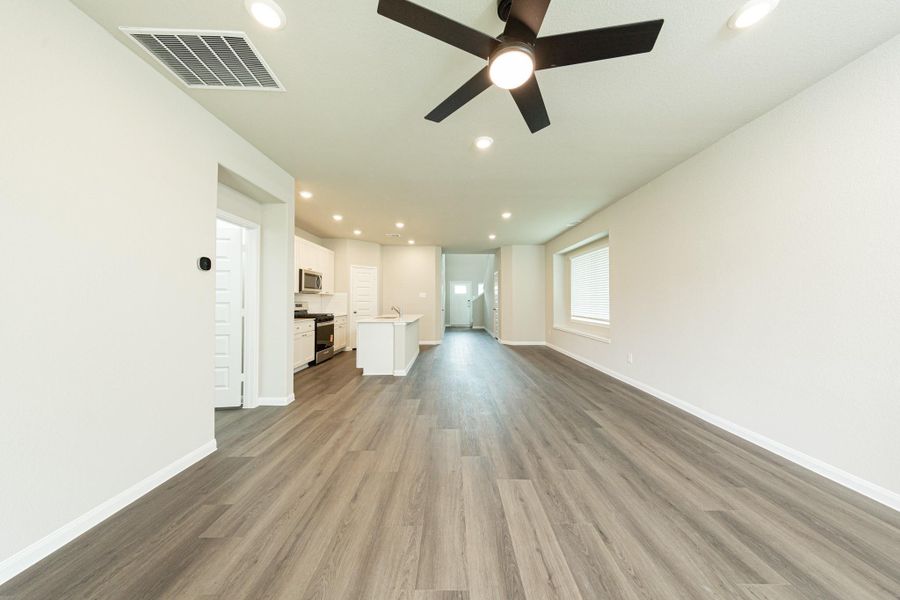 Spacious, unfurnished interior of a new home in River's Edge, Conroe (Image 13). Spacious, unfurnished interior of a new home in River's Edge, Conroe (Image 13).