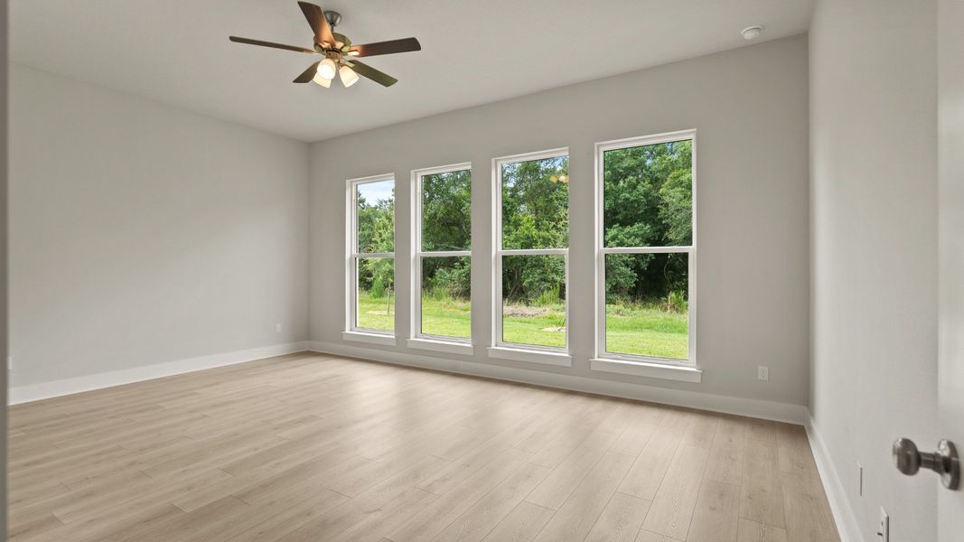 Spacious, unfurnished interior of a new home in Turnleaf, Punta Gorda (Image 14).