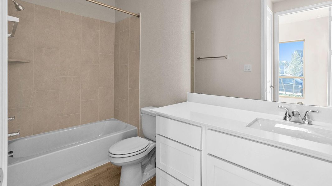 Furnished interior view inside a new home in Escondido 45', Magnolia (Image 7).