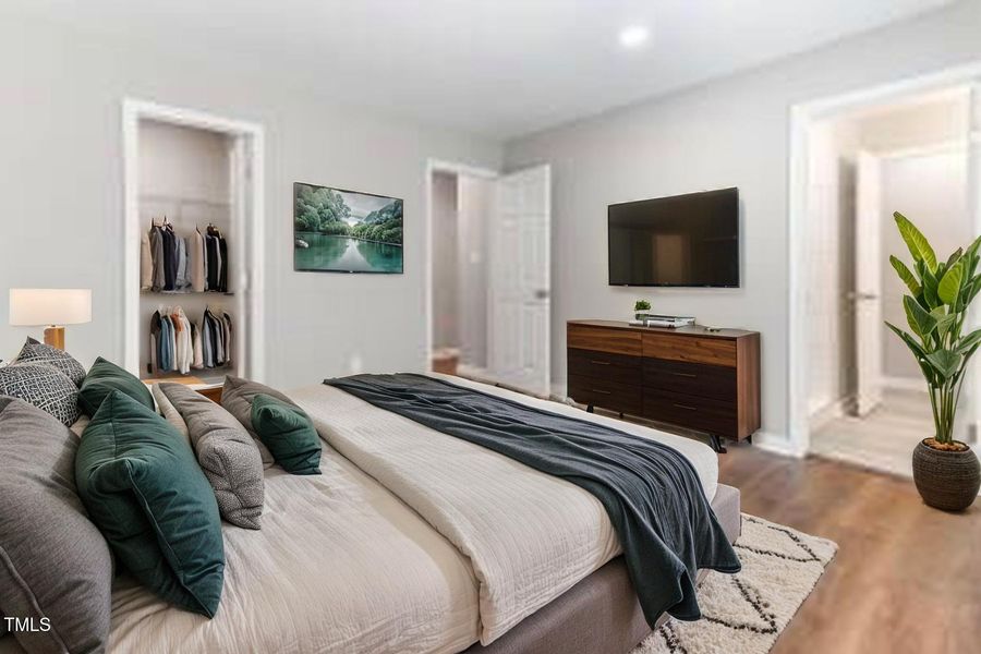 20250829211008385733000000-bed-C