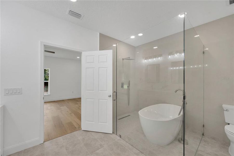 Furnished interior view inside a new home in , Dade City (Image 12).