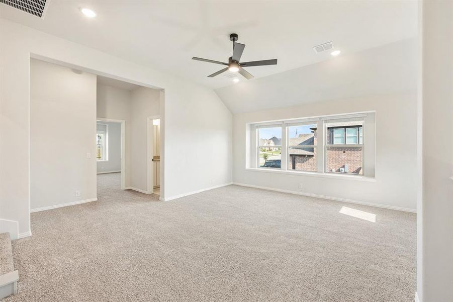 Spacious, unfurnished interior of a new home in Coyote Crossing, Godley (Image 32).