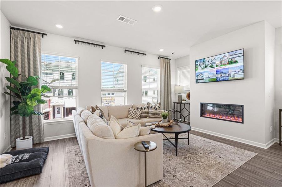 Furnished interior view inside a new home in Rosewood Farm, Lawrenceville (Image 10).