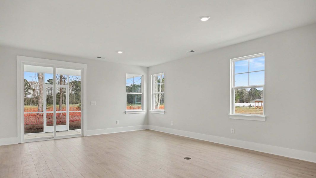 Spacious, unfurnished interior of a new home in Chapman Village, Conway (Image 6).