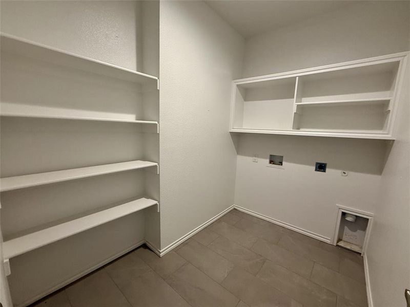 Spacious, unfurnished interior of a new home in , Gainesville (Image 8).