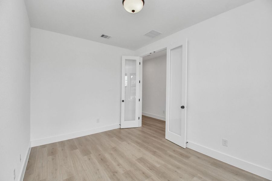 Spacious, unfurnished interior of a new home in Arabella on the Prairie: Premier Collection, Richmond (Image 31).