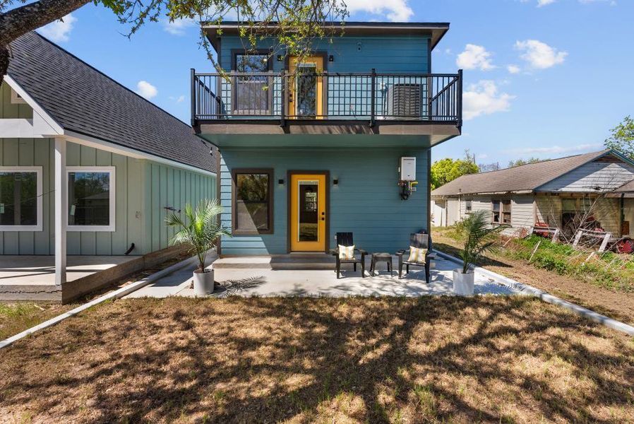 Exterior details and patio area of a home in , Dickinson (Image 4).