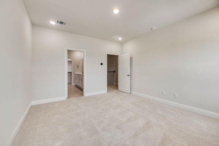 Spacious, unfurnished interior of a new home in Bayside, Rowlett (Image 17). Spacious, unfurnished interior of a new home in Bayside, Rowlett (Image 17).
