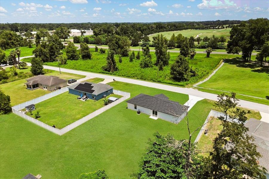 Exterior details and patio area of a home in , Dunnellon (Image 28).