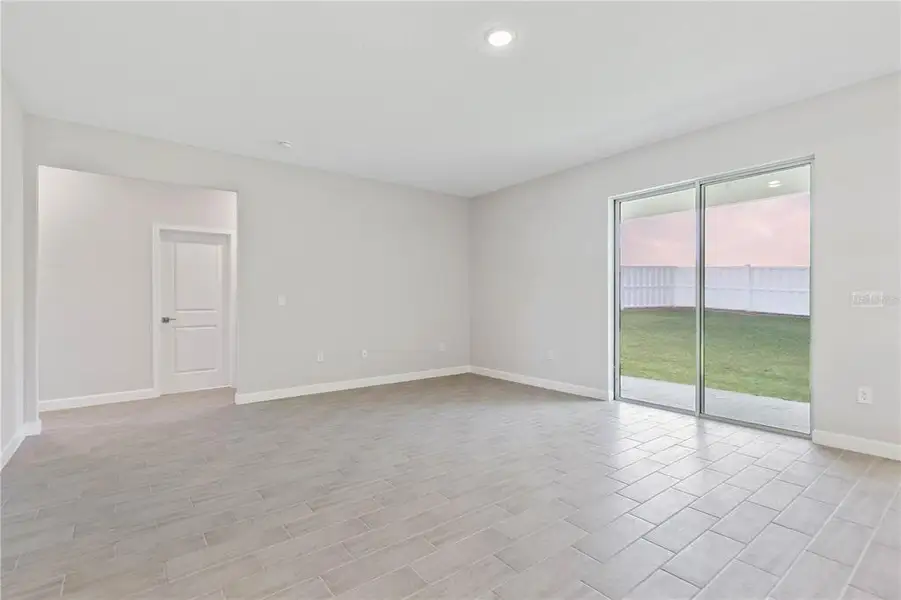 Spacious, unfurnished interior of a new home in , Cape Coral (Image 23).