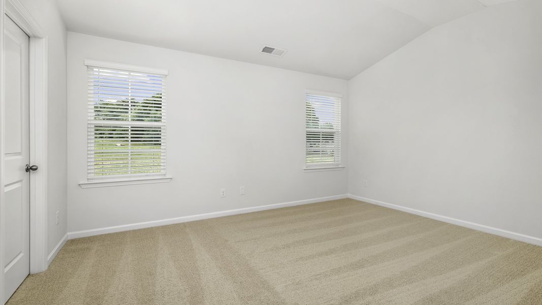 Spacious, unfurnished interior of a new home in Forest Creek, Winston-Salem (Image 27).
