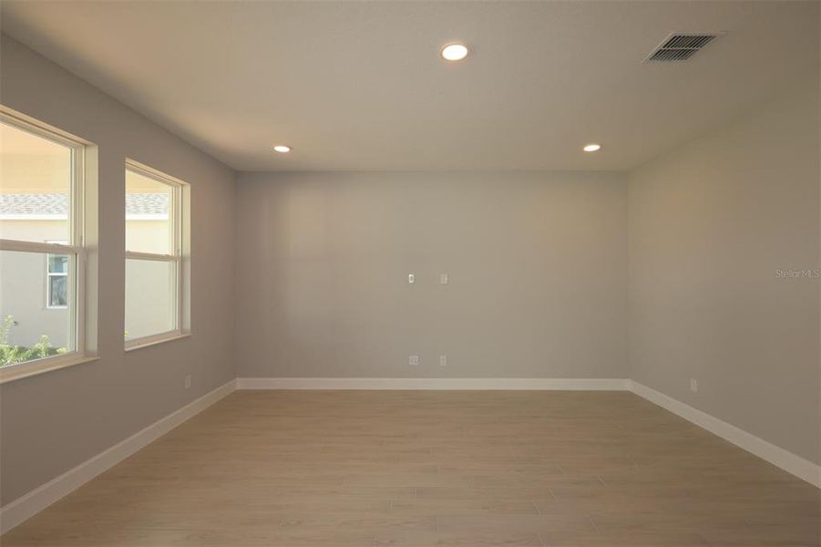 Spacious, unfurnished interior of a new home in Eden at Crossprairie, St. Cloud (Image 37).