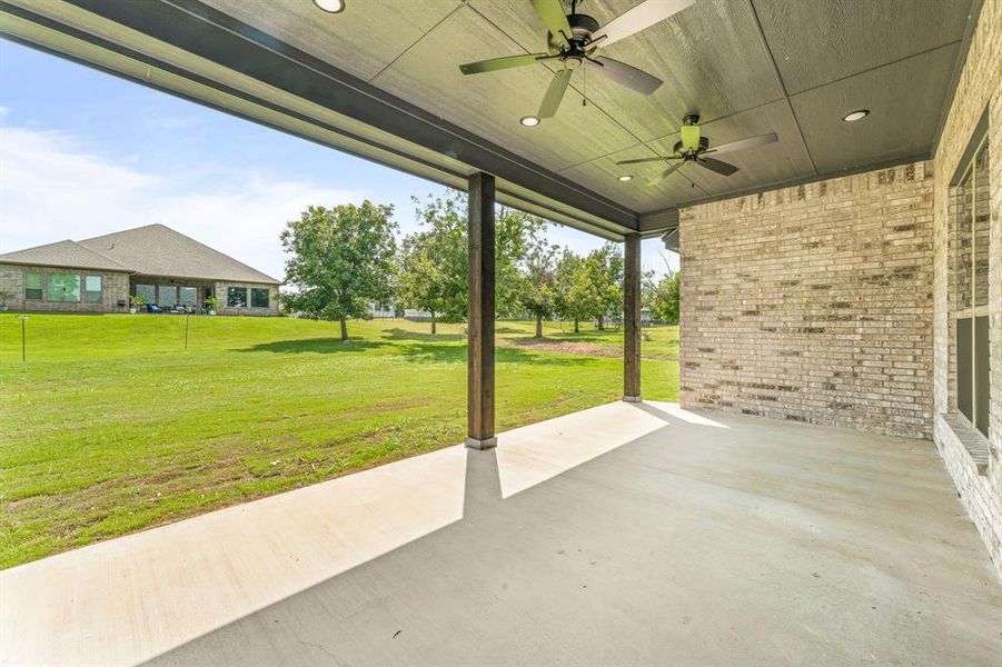 Exterior details and patio area of a home in Pecan Plantation, Granbury (Image 3).