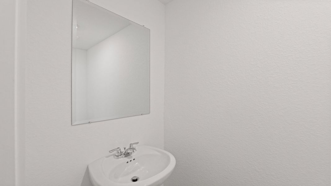 Representative interior finishes for a home built from the Davis by D.R. Horton in Lake Conroe Cove, Willis (Image 12).