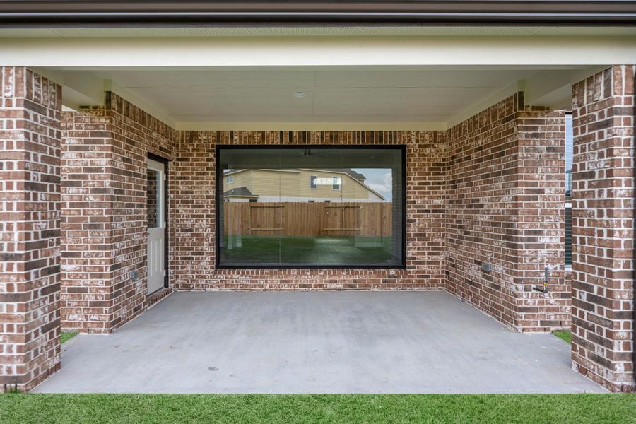Exterior details and patio area of a home in Morton Creek Ranch, Katy (Image 3).